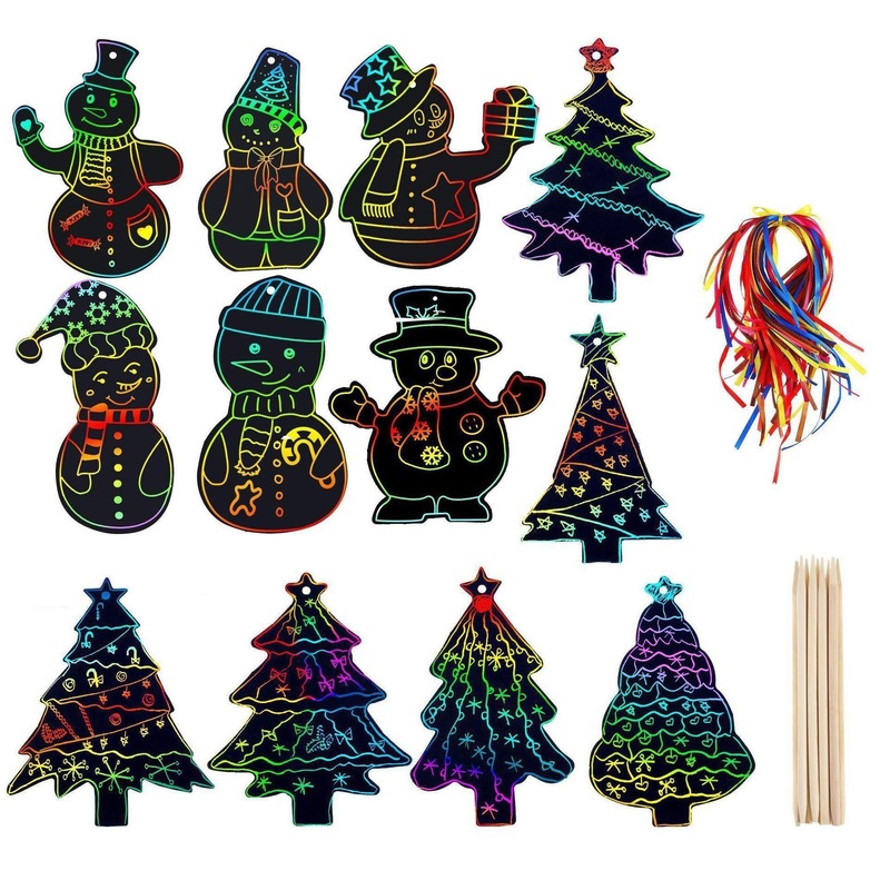 欧米の雪だるまのクリスマスツリーは画用紙を剃ります。|undefined