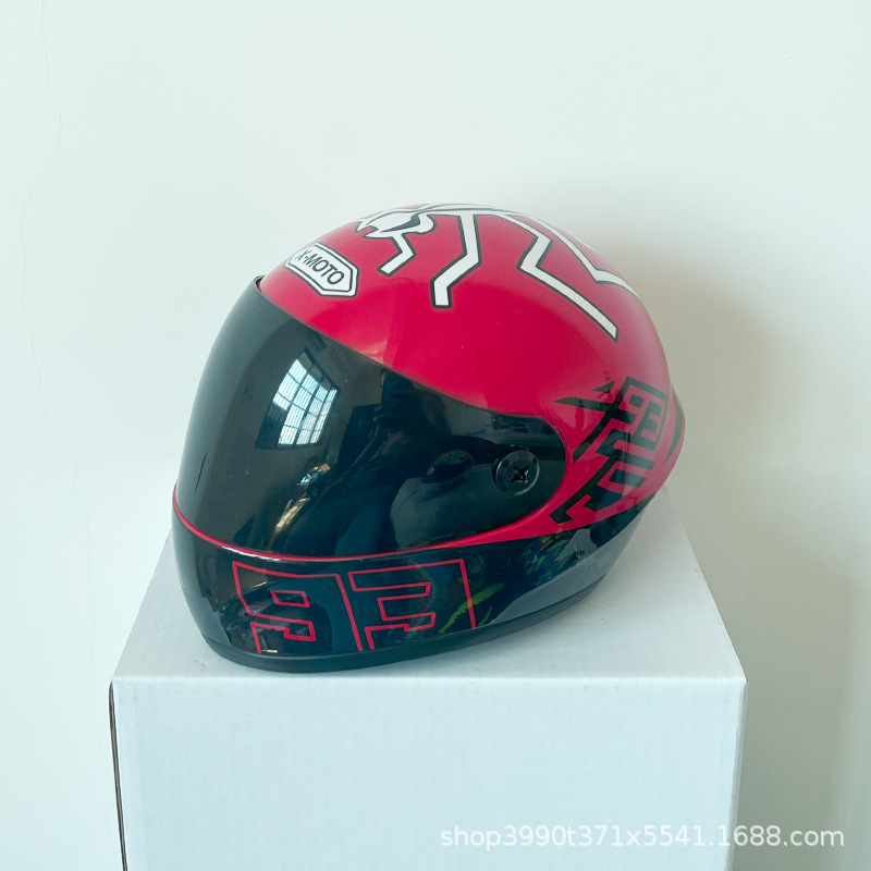 Motocicleta oso casco muñeca tensión oso gato afortunado motocicleta cola caja asiento trasero decoración modelo casco pequeño