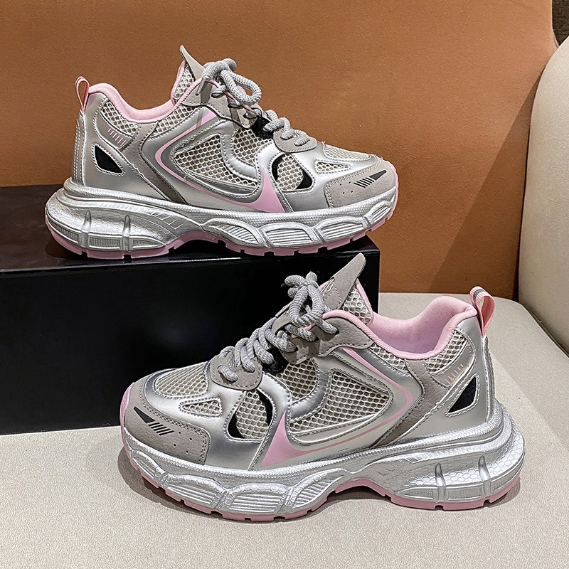 Zapatos blancos clásicos de suela gruesa al por mayor 2023 Primavera y otoño nuevo estilo preppy aumento de zapatos deportivos de ocio zapatos de plataforma para mujeres