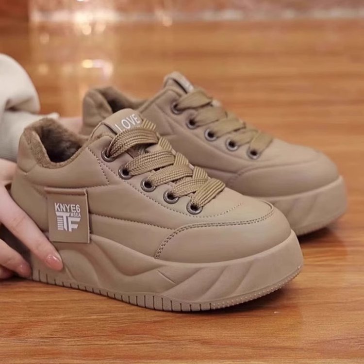 Sneakers Image 3