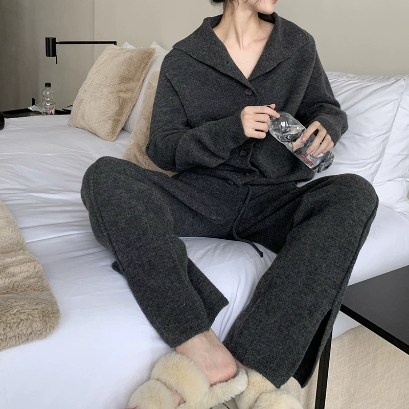 Зимний комплект из вязаного кардигана в нежном стиле и свободных брюк с разрезами, новый женский костюм с широкими штанинами 2025 года