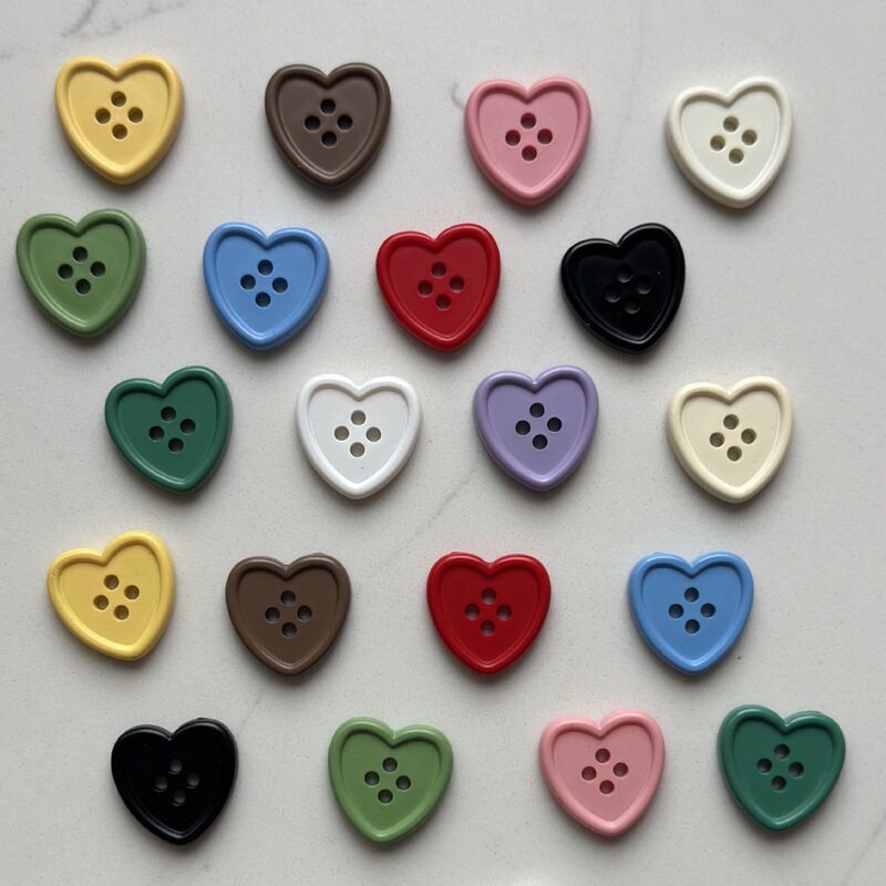 Plastic Colorful Four-Hole Hand-Sewn Buttons Cartoon Children's Heart-Shaped Buttons for Coats and Sweaters Clothing Heart-Shaped Buttons Plastic Colorful Four-Hole Hand-Sewn Buttons Cartoon Children's Heart-Shaped Buttons for Coats and Sweaters Clothing Heart-Shaped Buttons