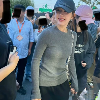 明星同款秋冬新款灰色针织衫圆领修身毛衫显瘦内搭打底毛衣女