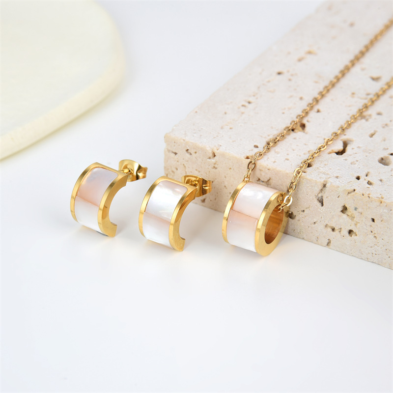 Wholesale Elegant French Style C Shape Stainless Steel Inlay Shell Earrings Necklace display picture 4