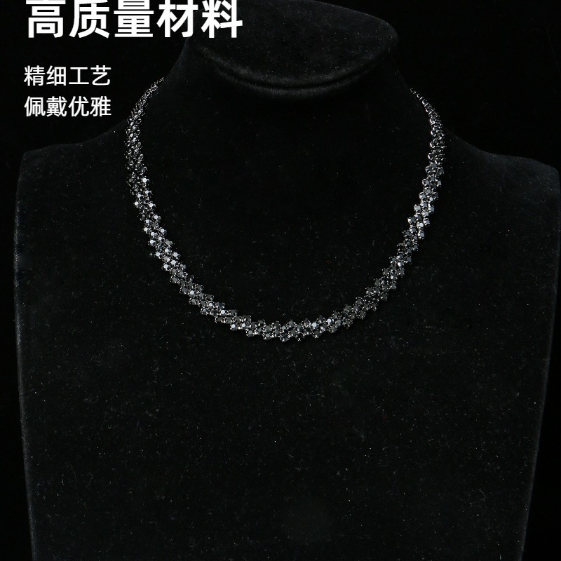검은색