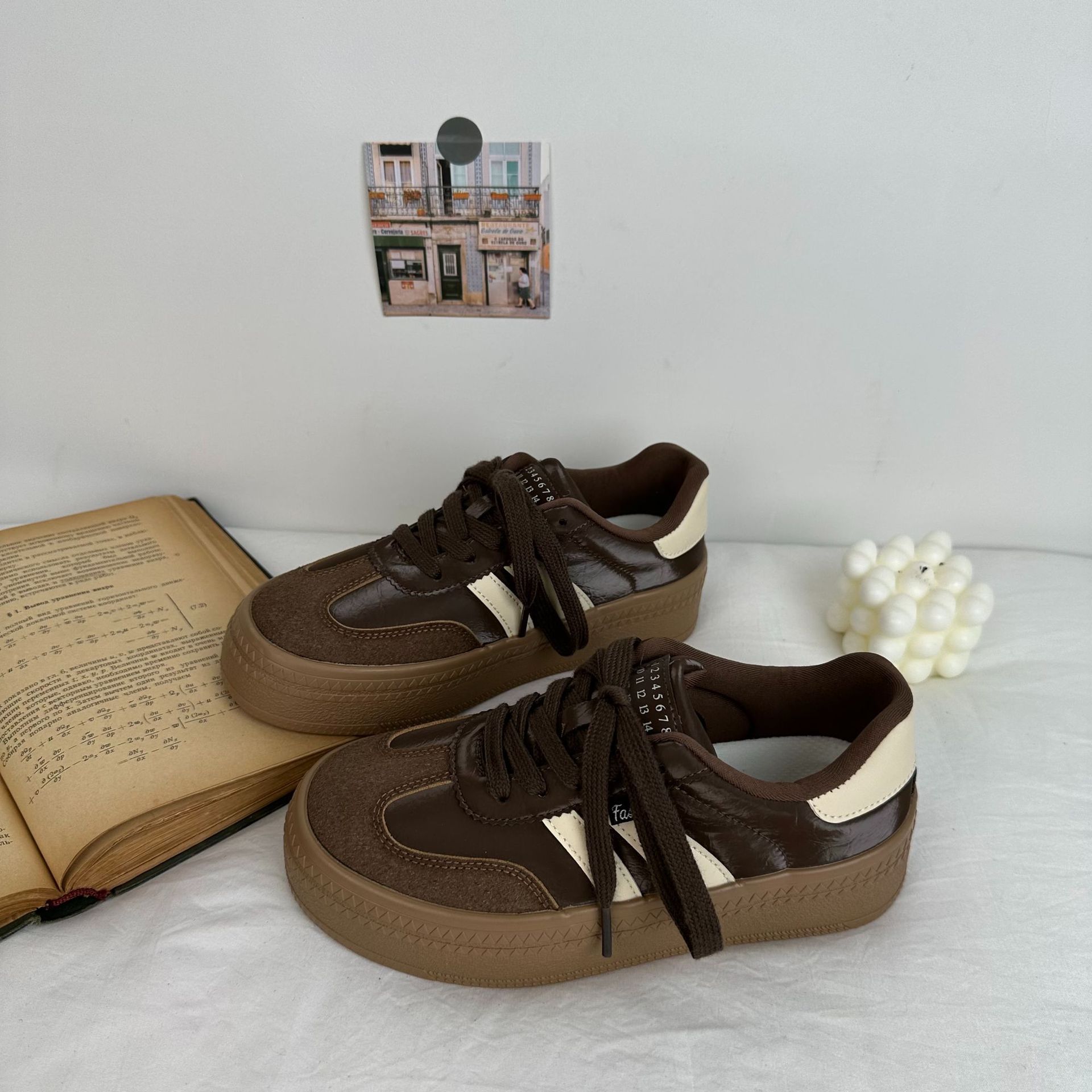 Zapatos de entrenamiento alemanes zapatos de mujer 2024 nuevas zapatillas de deporte para estudiantes originales de nicho zapatos casuales deportivos de todo fósforo de suela gruesa 6582
