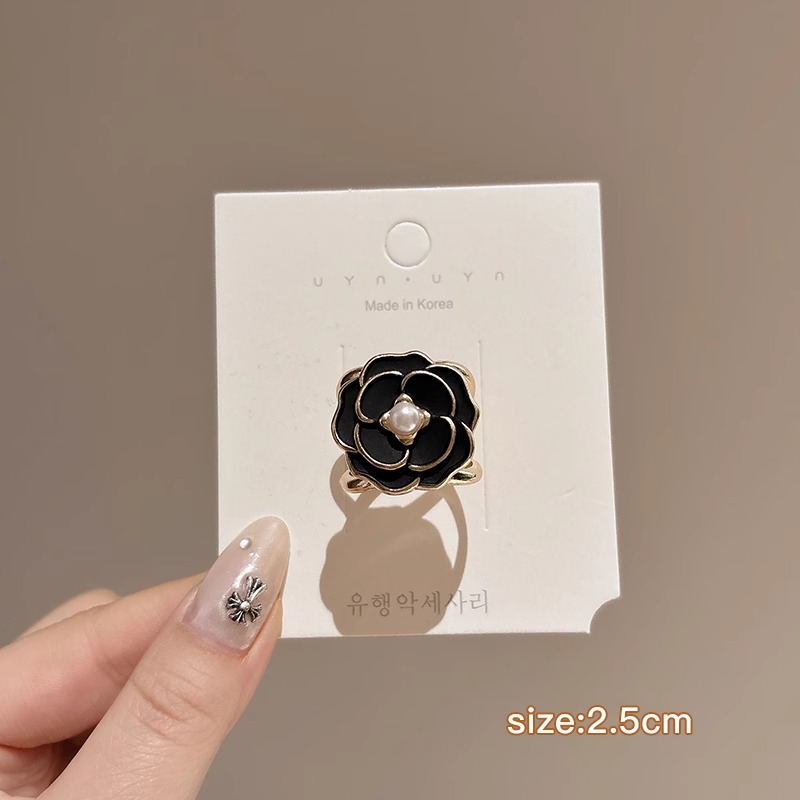 Botón de toalla de seda de alta calidad para mujer de alta gama 2025 nuevo estilo arco esquina anudada camisa de flores serpentina anudada hebilla anudada