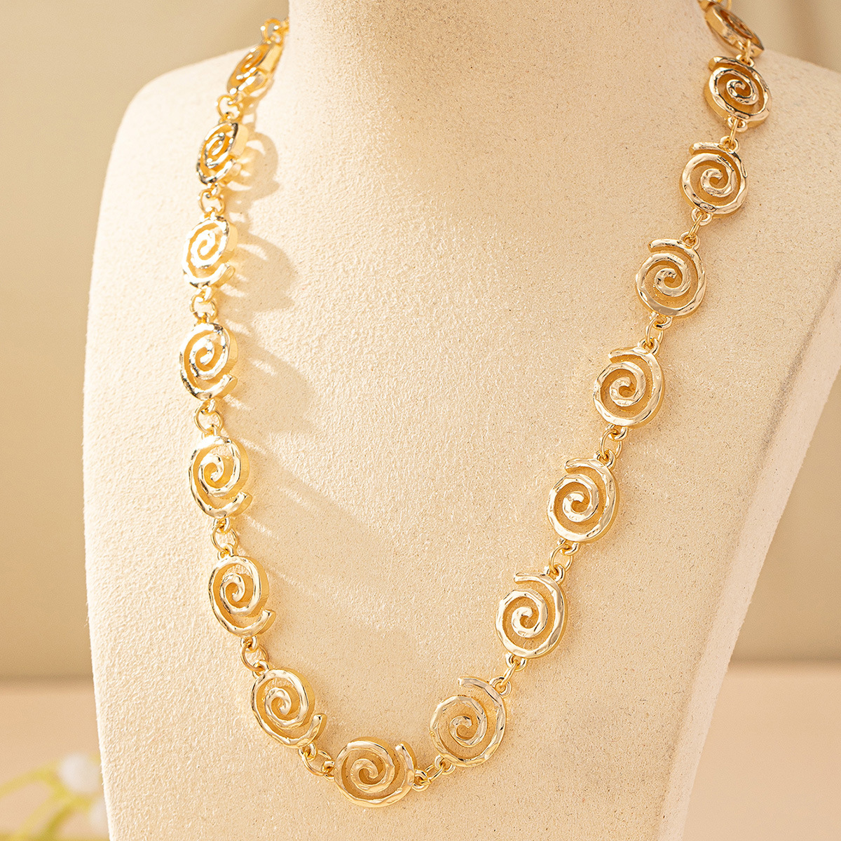 Women's Gender Plating Design Elegant Basic Classic Style Spiral Alloy Chain Necklaces Wholesale