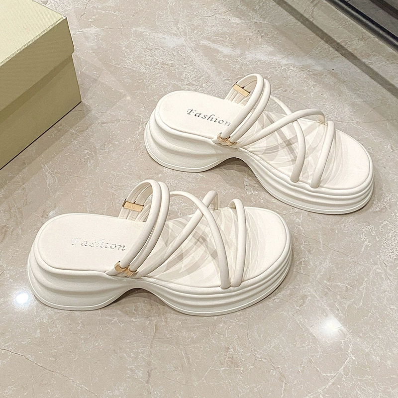 Универсальные сандалии на платформе на толстой подошве для женской летней верхней одежды, новые пляжные тапочки в корейском стиле с юбкой.