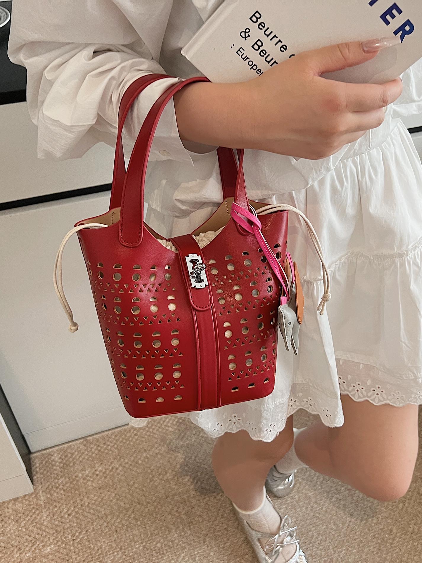 Nicho de diseño hueco bolsa de canasta de verduras para mujeres 2025 verano nueva moda alta sensación bolso de cubo de agua