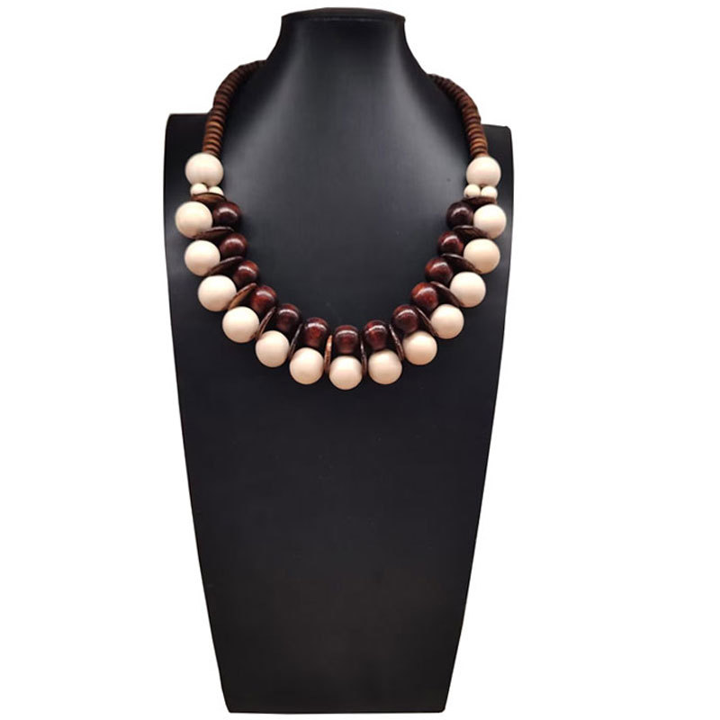 Collana etnica boho con perline in legno e guscio di cocco_voghion.com