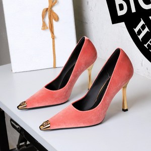 557 European and American Banquet Metal Iron Head Fashion Flip Plush Pointed Shallow Mouth, One Step Stepping, High Heel