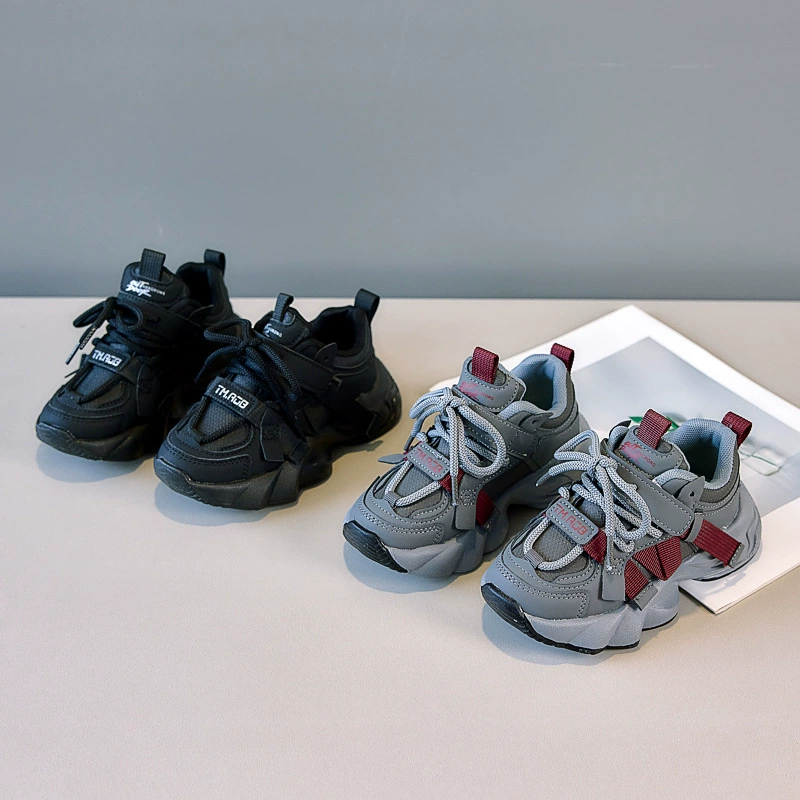 Обувь для девочек, спортивная обувь, новый стиль осени 2025 года, кожаные повседневные туфли для пап для мальчиков, детские студенческие кроссовки на мягкой подошве среднего и большого размера.