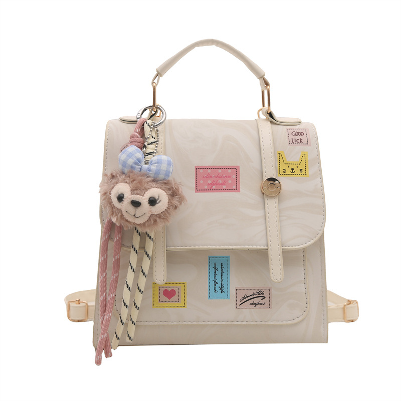 펜던트가 달린 화이트