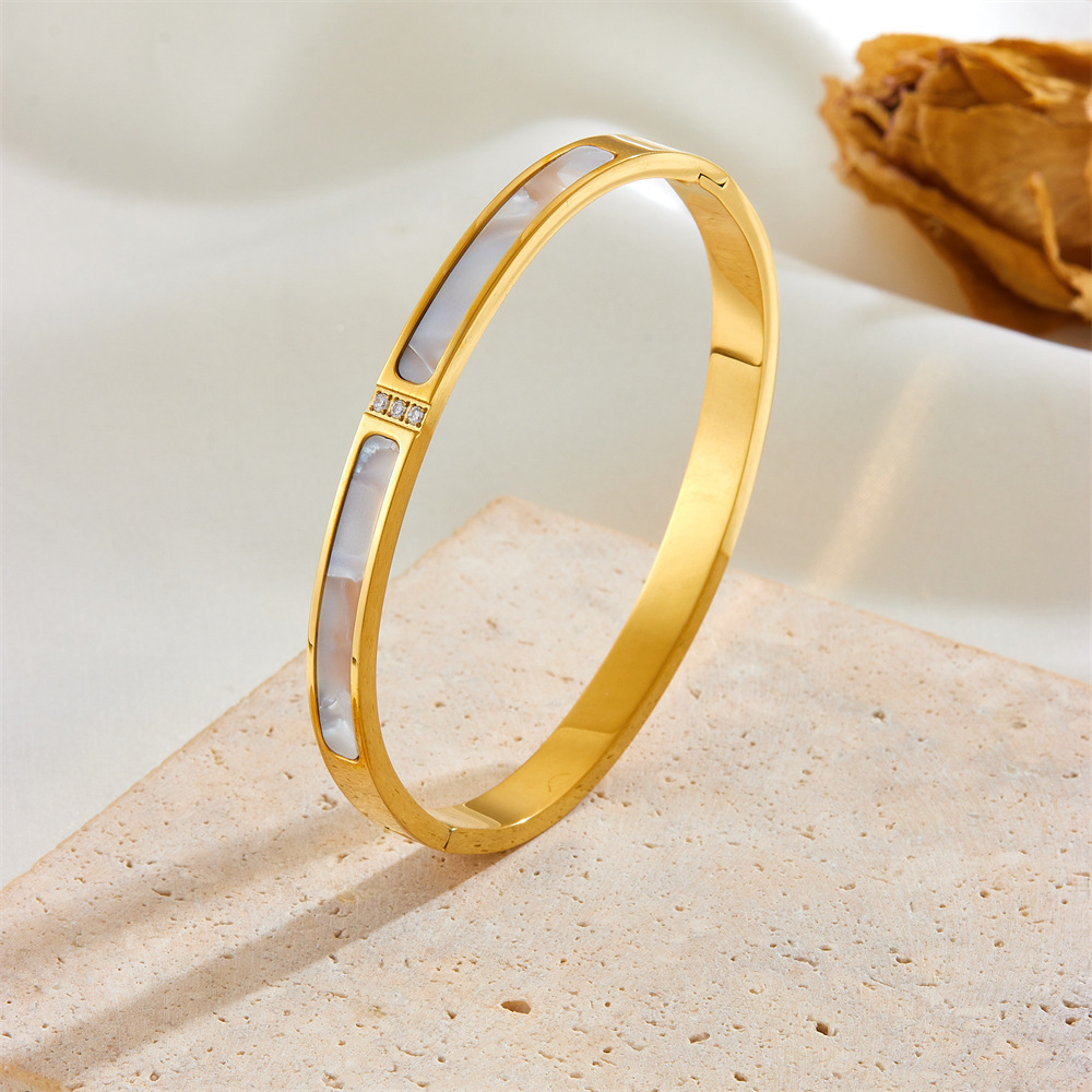 Golden three diamonds and two shells R204