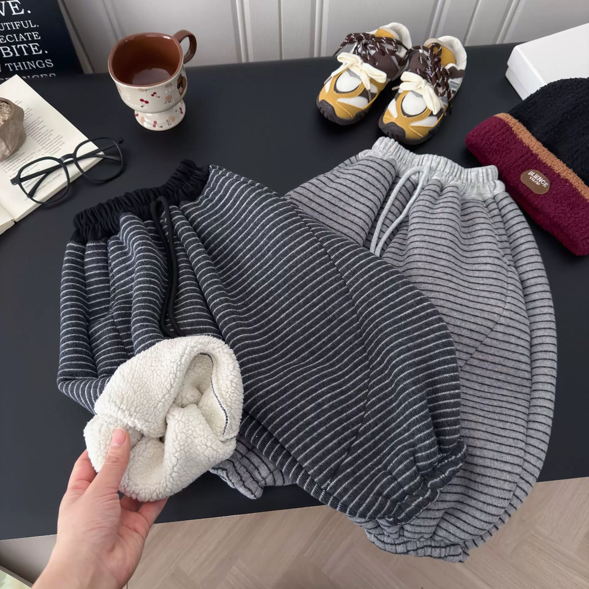 一条过冬儿童加绒条纹裤2025新款洋气时髦百搭宽松束脚休闲长裤子