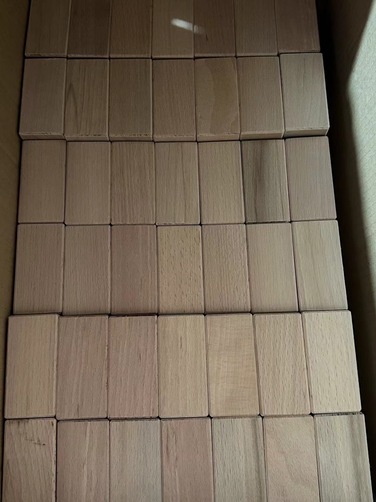 Yeni Zelanda çamı yapı taşları, ahşap ürünler, küpler, küboidler, masif ahşap bloklar, ahşap fabrikadan doğrudan tedarik.