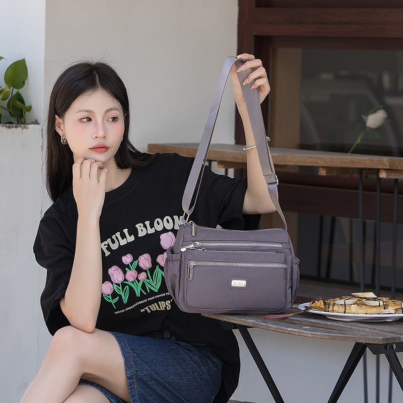 Bolso bandolera de tela Oxford para mujer 20247 nuevo bolso de mujer de mediana edad, bolso de madre de nylon de viaje de gran capacidad, todo fósforo