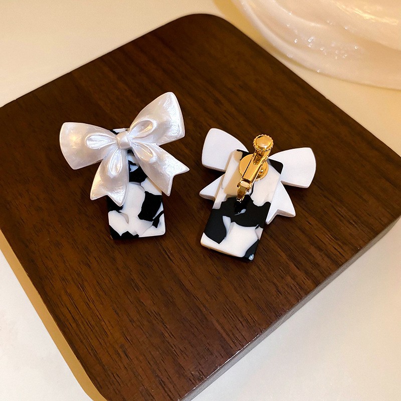 Pendientes de pinza de oreja de perla de temperamento de lujo ligero francés