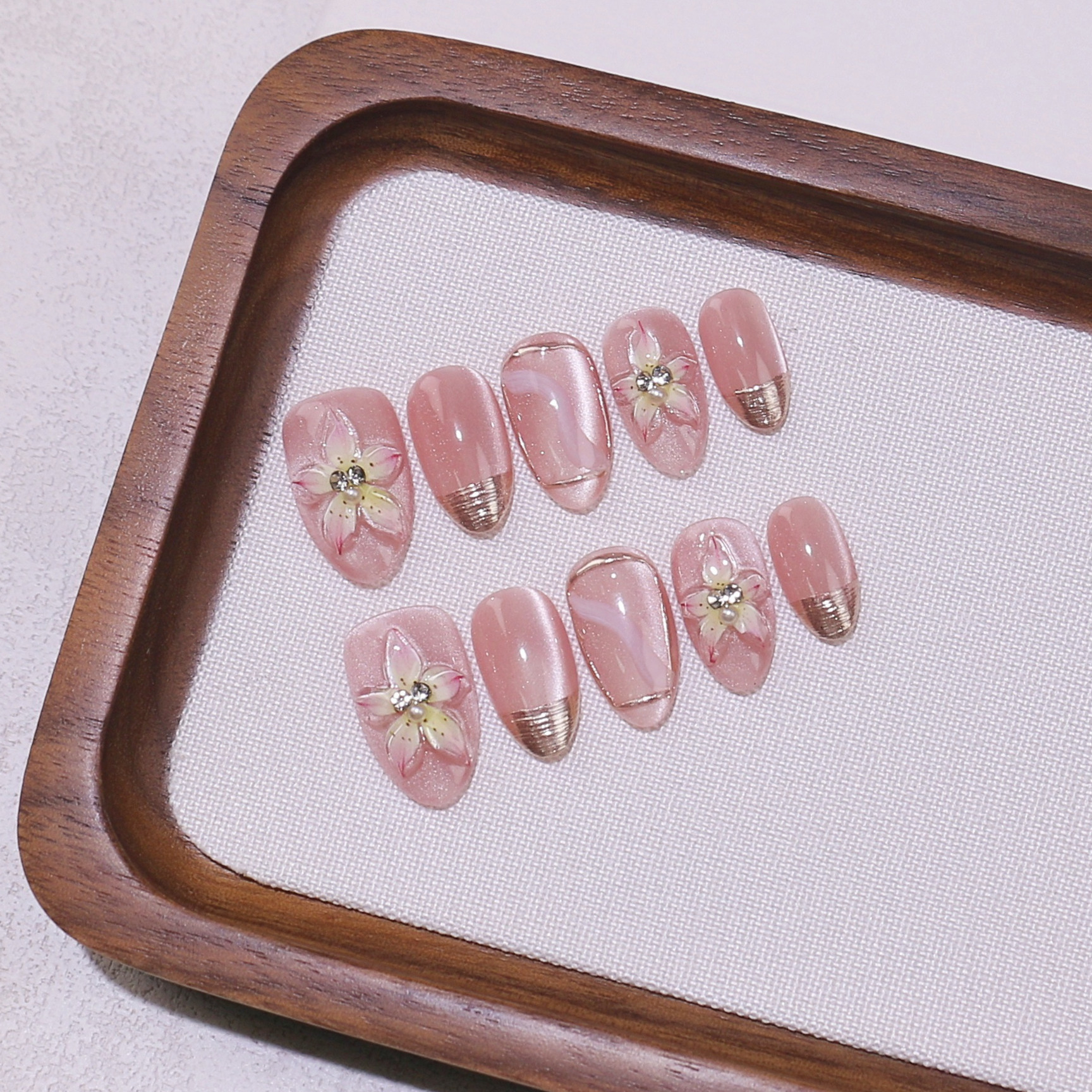 [Colección de manicuras talladas] comercio exterior transfronterizo exclusivamente para usar a mano puro parche de uñas falsas de almendras de estilo europeo y americano