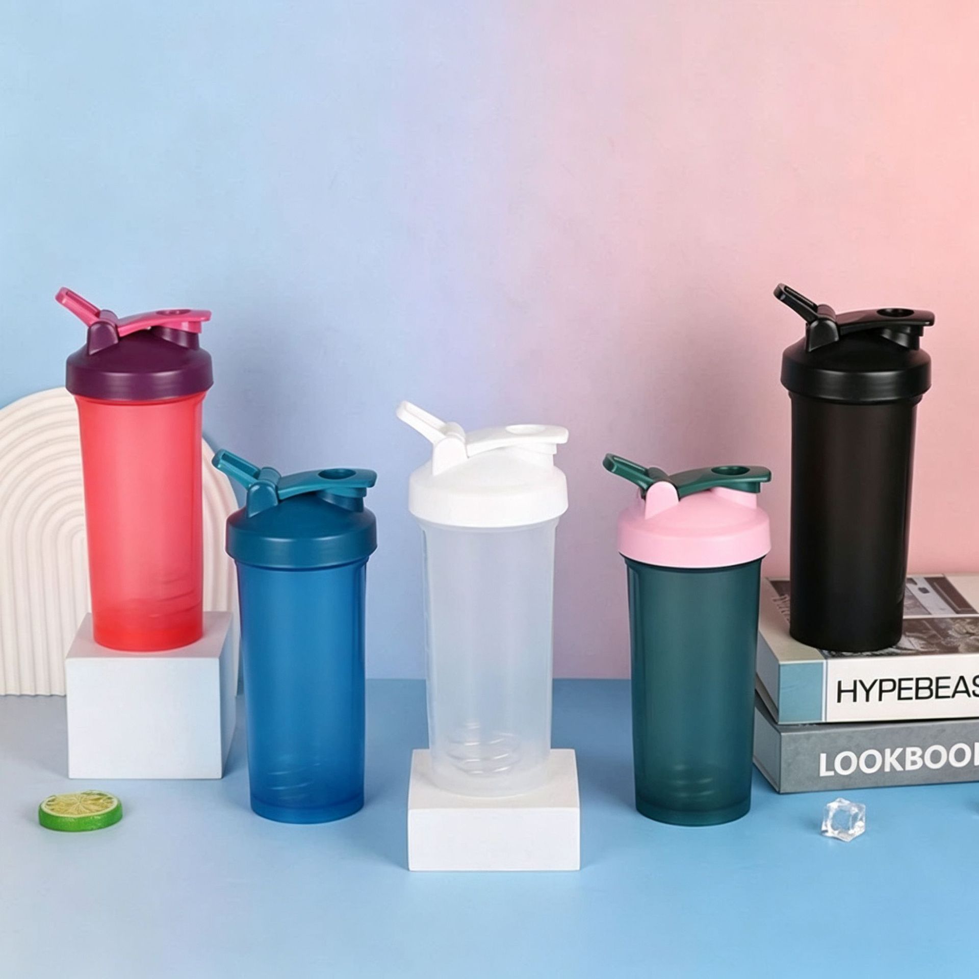 Customized New 600ml Sports Fitness Cup Protein Powder Fitness Plastic Cup Mixing Ball Milkshake Cup Shaker Cup