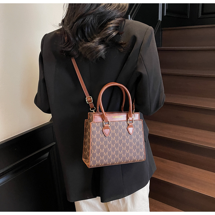 510g Weight Zipper Closure Type Single Shoulder Strap Strap Type Shoulder Bag Bags Type Casual Occasion Pu Leather Material Letter Pattern All Seasons Season Women's Gender Streetwear Style Square Shape Small Size Women's Small Pu Leather Letter Streetwear Square Zipper Shoulder Bag 12