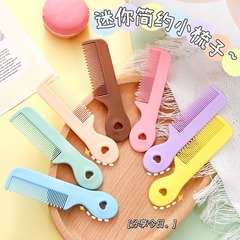 キャンディー色のかわいいミニ櫛シンプルな子供の女の子が髪を刺して、丸い歯で赤ちゃんの櫛をケアします。