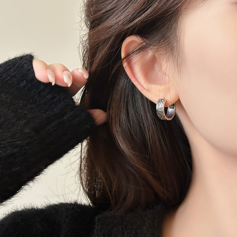 Sterling Silver Tang Grass Pattern Hoop Earrings For Women_voghion.com