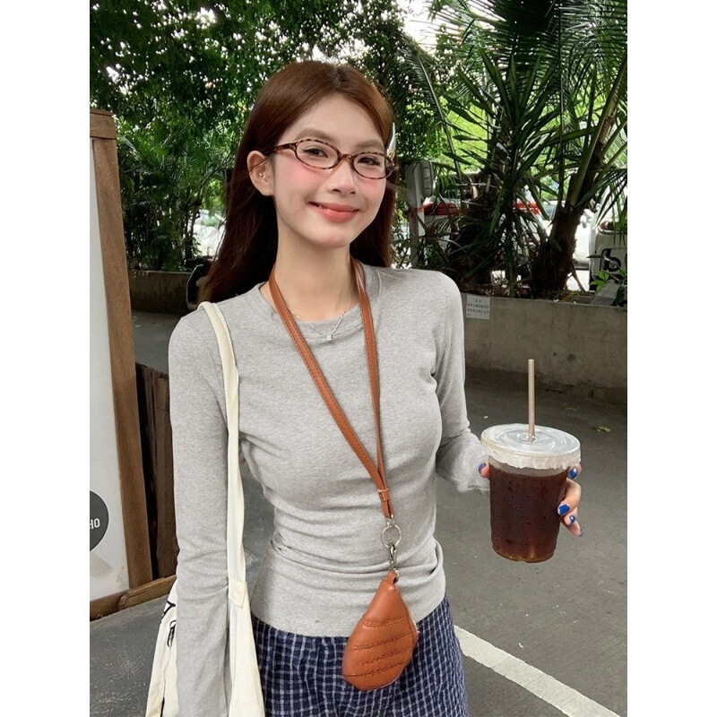 95% Cotton Spring and Autumn New Round Neck Long Sleeve T-Shirt Base Shirt for Women Plus Size Slim Fit Solid Color Regular Shoulder Top 95% Cotton Spring and Autumn New Round Neck Long Sleeve T-Shirt Base Shirt for Women Plus Size Slim Fit Solid Color Regular Shoulder Top