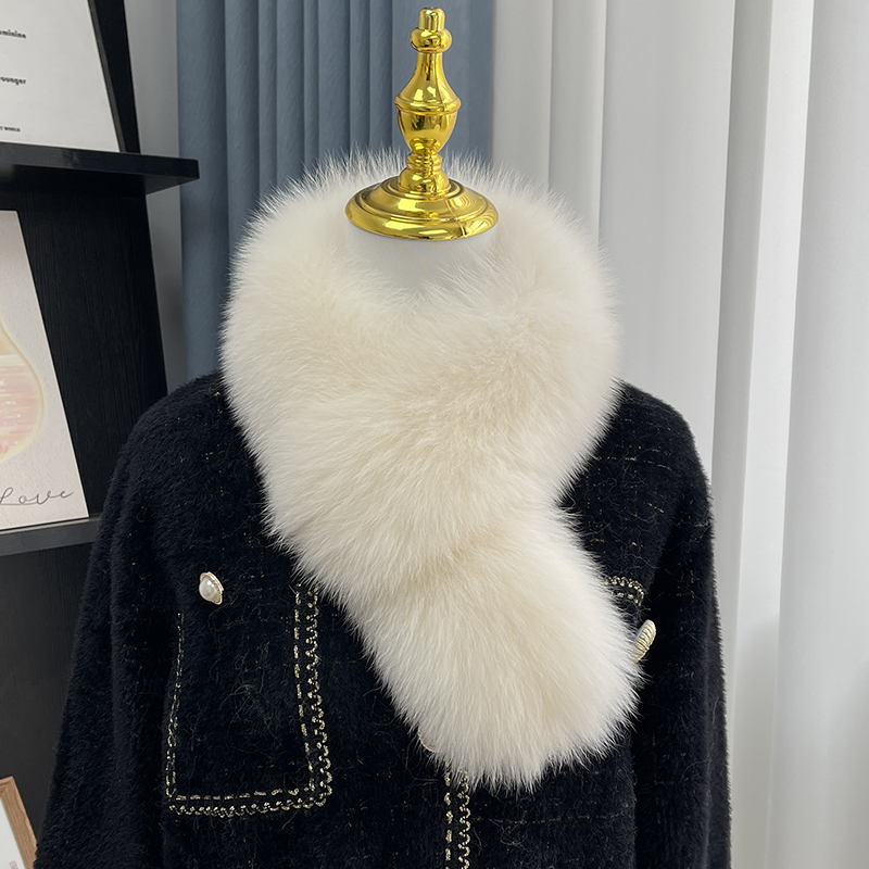 Off-white (clip lining style)