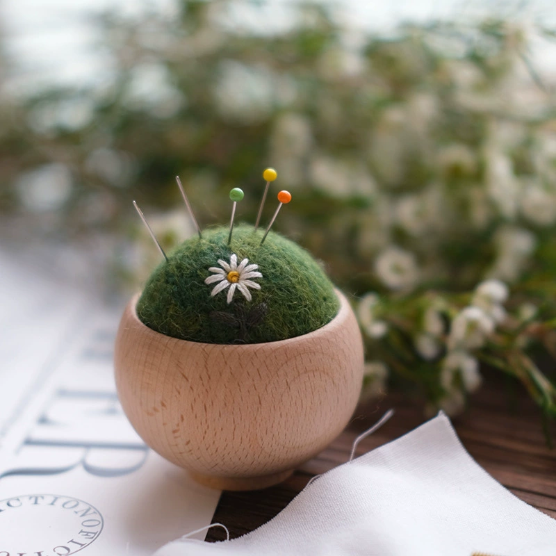 Набор для рукоделия из войлока 2V06, мохового войлока, с основой из массива дерева, для вышивания маленьких ромашек, включая иглы и украшения.