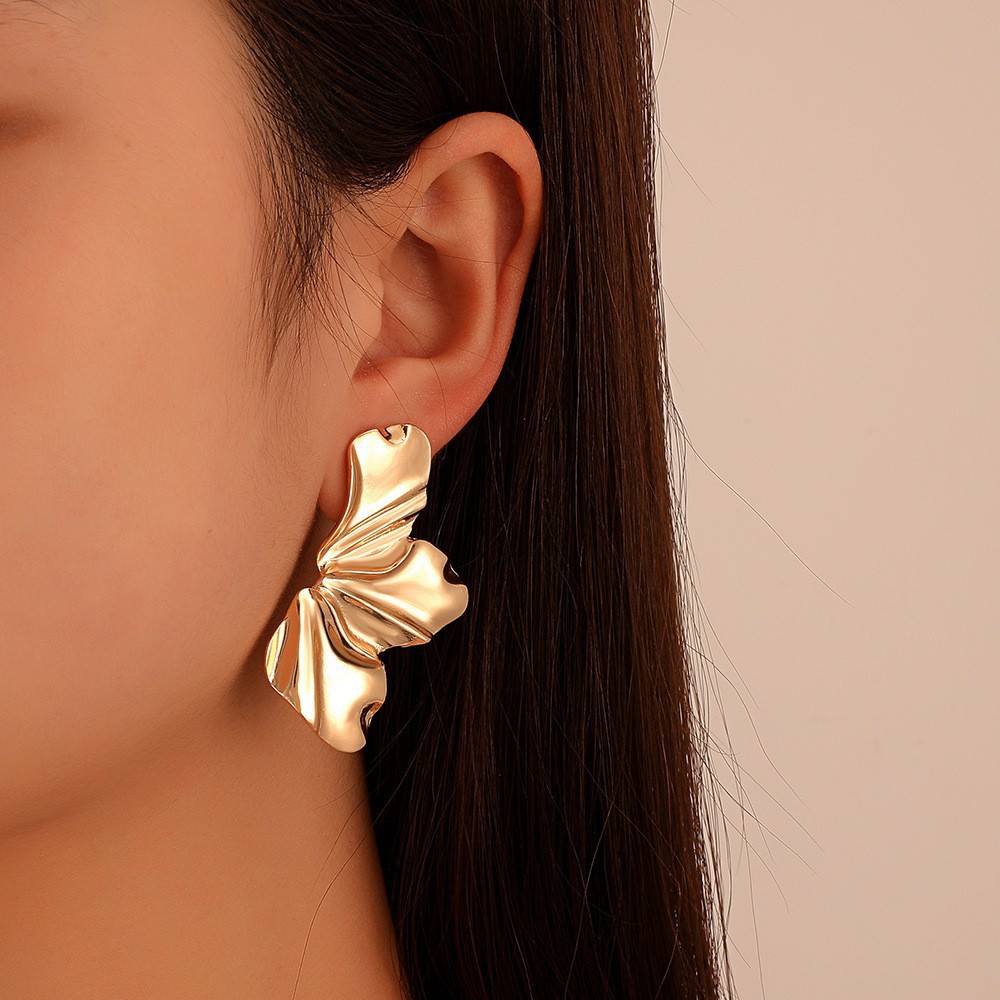 European and American Retro Exaggerated Gold Flower Earrings, Irregular Petal Earrings, Alloy Earrings, Women's Ear Bone Studs, Titanium Alloy