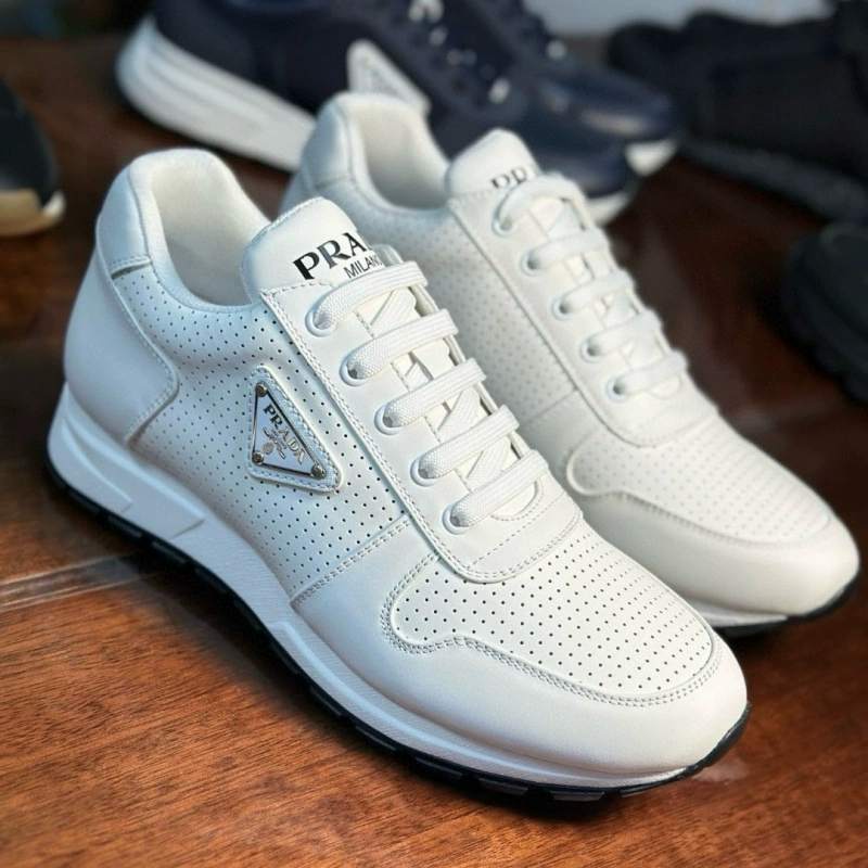 Летние дышащие модные повседневные спортивные кроссовки европейского стиля 2025 года, лёгкая роскошь, универсальные классические удобные мужские кеды.