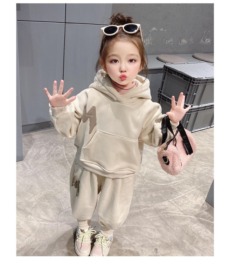 Plysjsett for jenter 2023 nye friterte gatehøst vinterklær barne- og guttesport fortykket genser_voghion.com