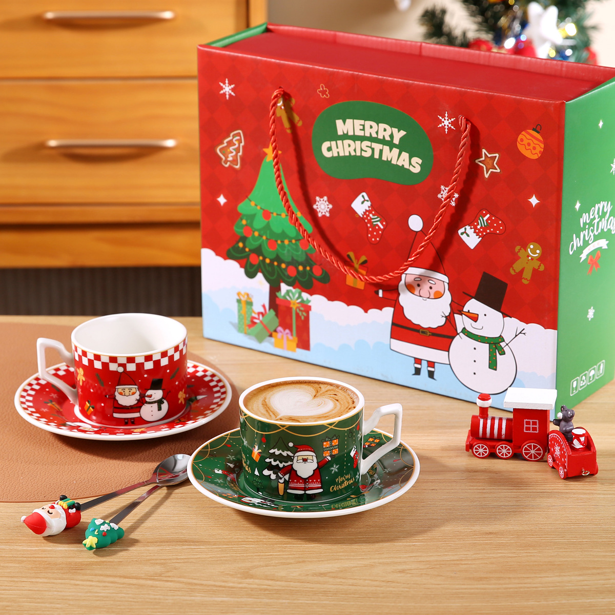Taza de Navidad creativa Caja de regalo Taza y platillo Combinación de dos tazas y dos platillos Taza de café Vajilla de cerámica transfronteriza Taza Regalo