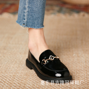 2023 Spring and Autumn New Leather Loafers Women's Soft Leather British Style Four-leaf Clover Commuter Black Small Leather Shoes Women's Small Size