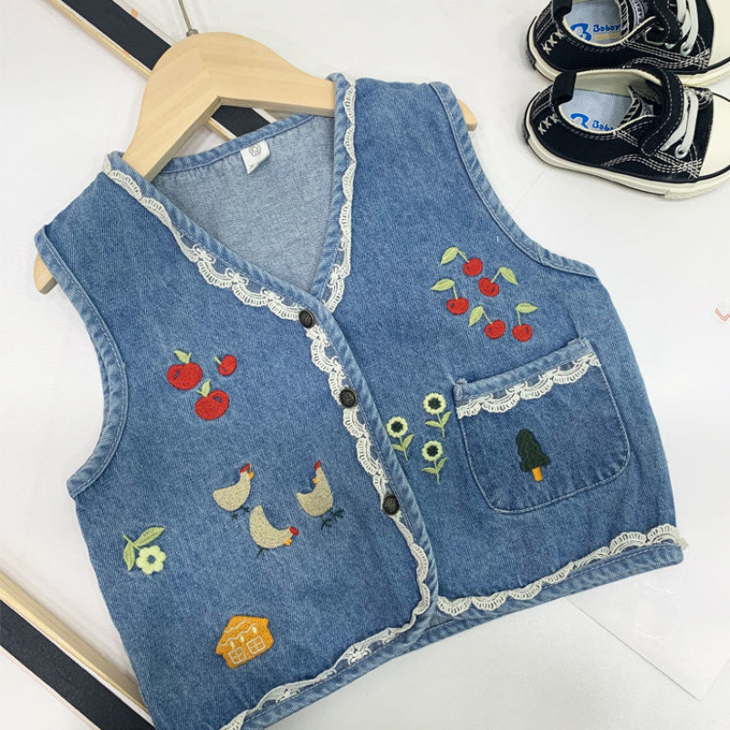 女の子のデニムのベストの刺繍の秋のタイプ2025春秋は女の子の肩の赤ちゃんの洋風のベストのコートのファッションを詰めます。|undefined