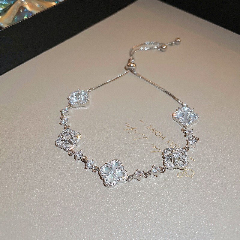 Pulsera de flores de metal transfronteriza europea y americana, nicho femenino, sentido de alta gama, pulsera simple y versátil, accesorios de joyería de lujo ligeros de moda