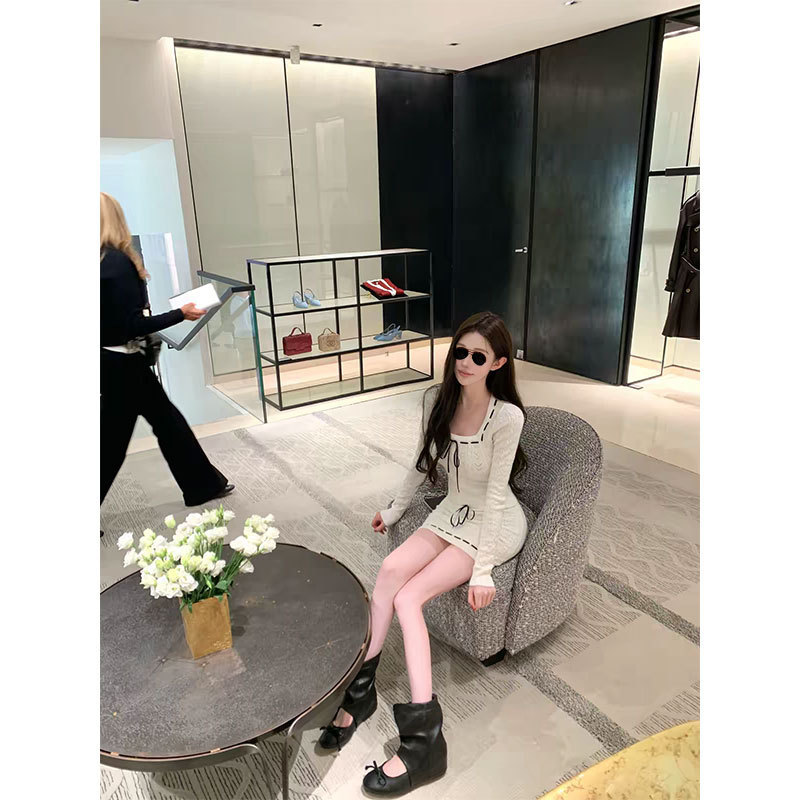 Cher Qiao'er [Miu-style Little White Flower] Women's Autumn White Long-Sleeve Knit Top and Bodycon Skirt Two-Piece Set