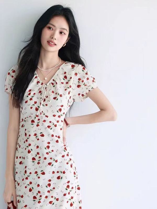 夏の新しいフレンチレトロなマルベリーシルクドレスVネッククレープデシンスリム半袖花柄シルクミドル丈スカート|undefined