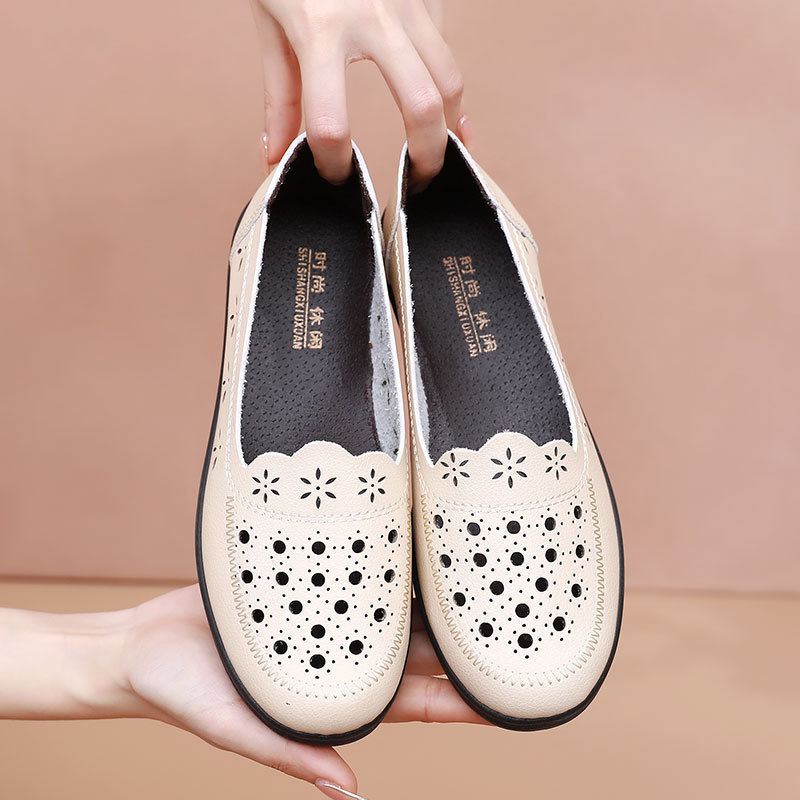 Mother's Sandals Summer Breathable Fashion Hollow Leather Shoes Soft Sole Non-slip Flat Middle-aged Women's Shoes Elderly Hole Shoes