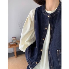 日本系のレトロなデニムのベストの女性は春夏に新しいものを重ねてベストを着ます。