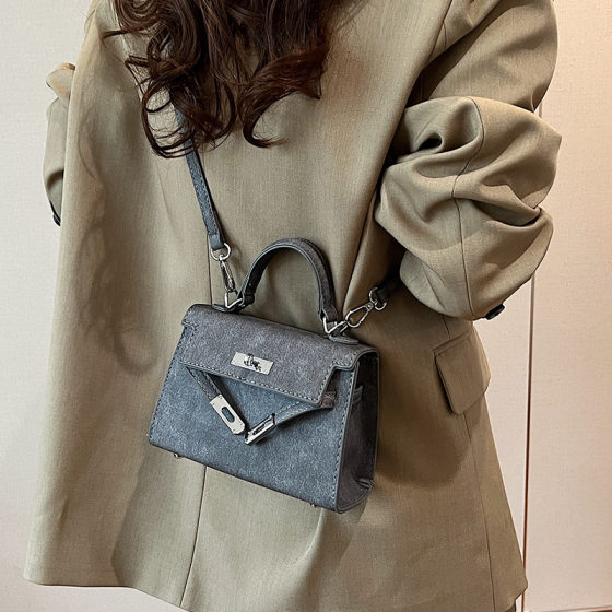 This year's popular niche portable Kelly bag women's 2025 cross-border new retro high-end texture shoulder messenger bag