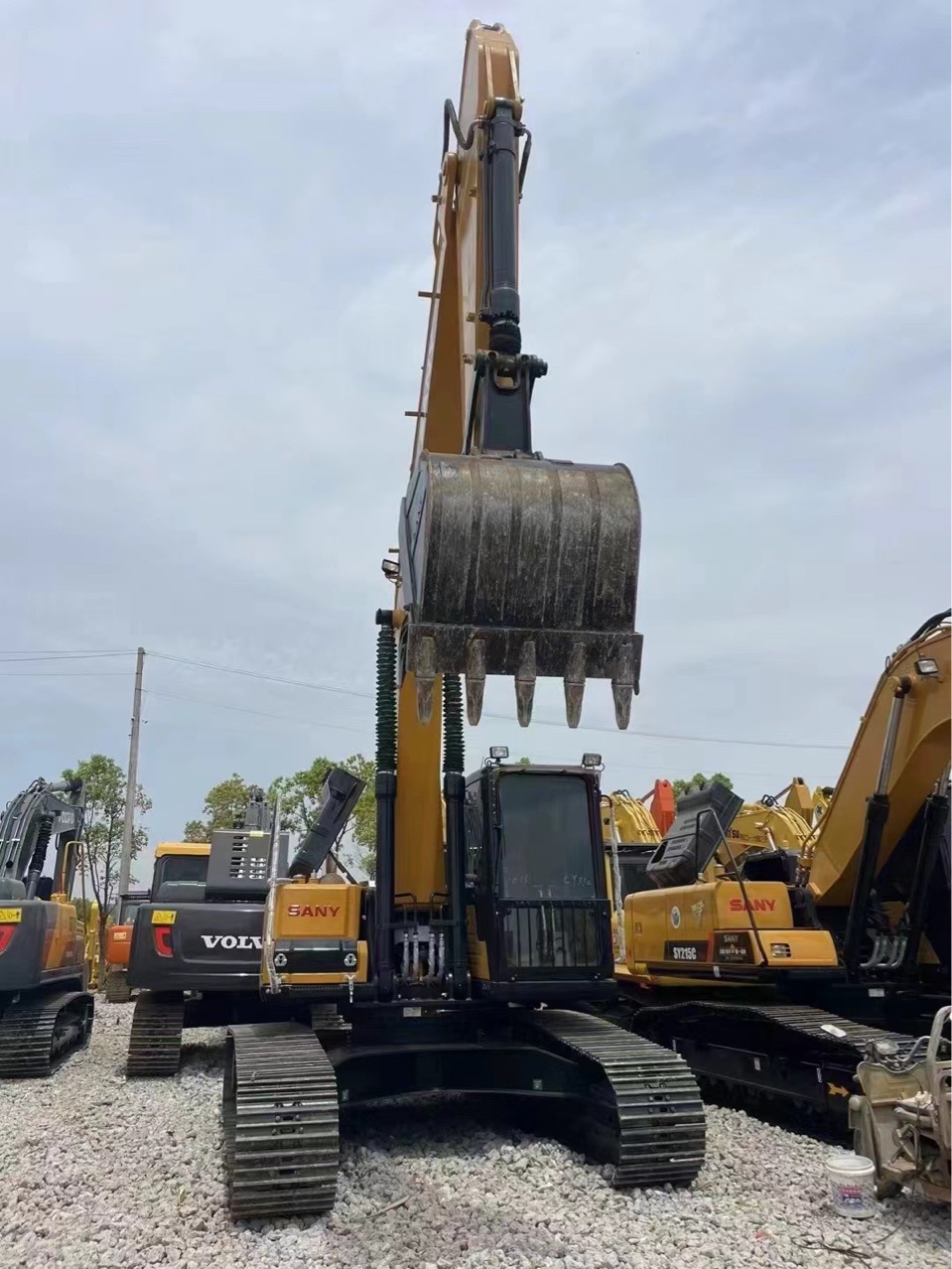 La pintura original de segunda mano 9.9 Chengxin Sany235 excavadora 285 305 gran mercado de excavadoras