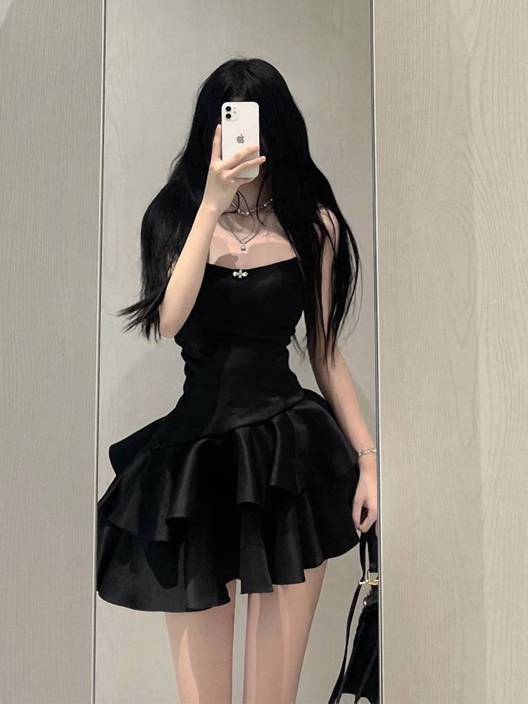 Hepburn temperament irregular tube top dress female summer rebellious daughter style fluffy cake skirt waist little black dress