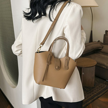 跨境秋季新款牛皮简约包包女新款软牛皮手提水桶包质感单肩斜挎包