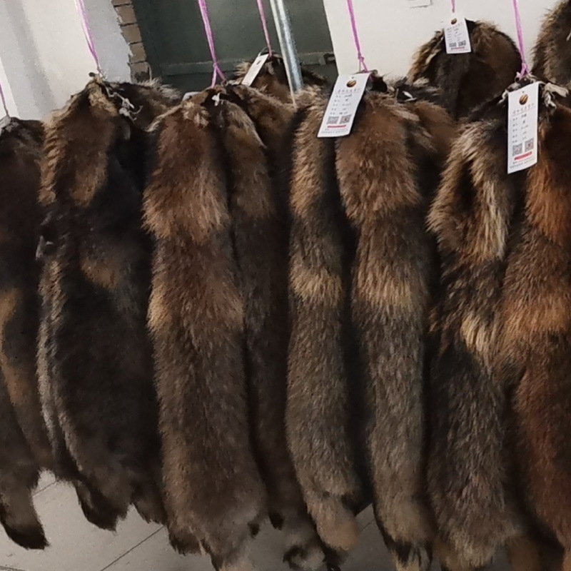 貉子皮北路皮批发皮草原料辅料定做帽条毛条派克服毛领内胆批发