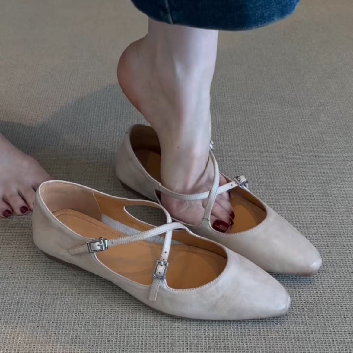 여성을위한 프랑스 정품 가죽 크로스 스트랩 웨지 메리 제인 신발 2025 새로운 복고풍 부드러운 가죽 부드러운 바닥 얕은 입 플랫 신발