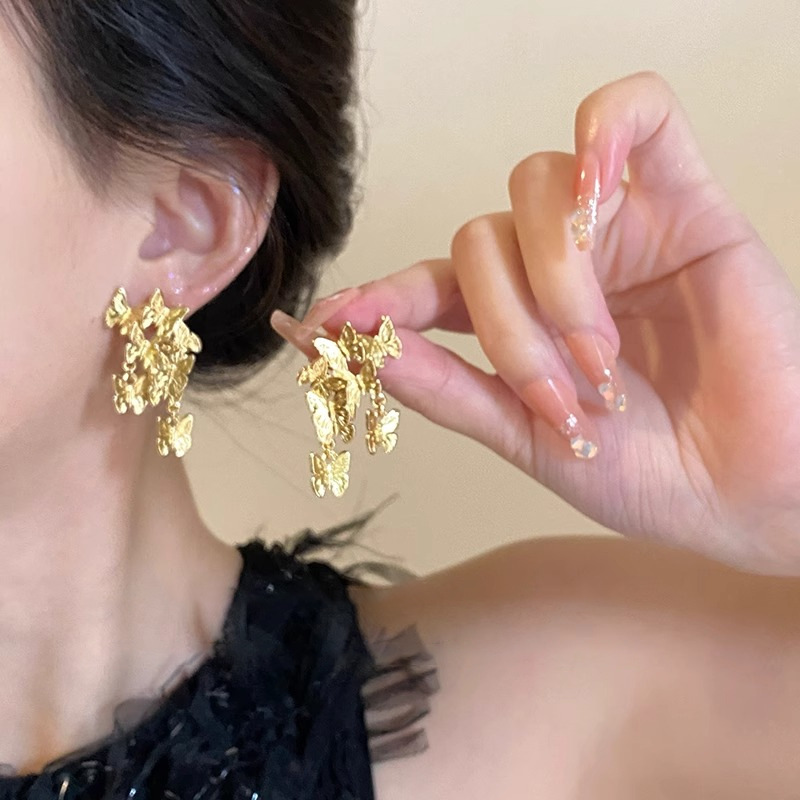 Retro golden elegant earrings