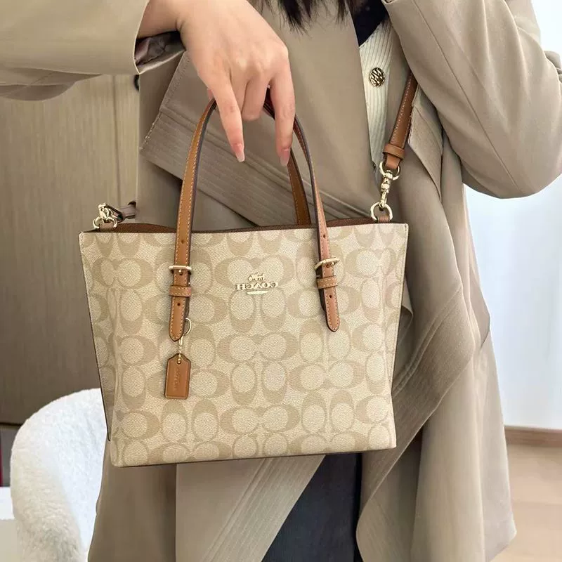 Capacious fashionable universal one-shoulder bag